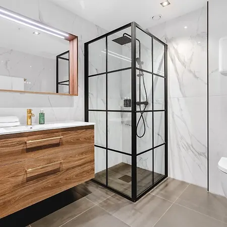 Enter St Elisabeth &