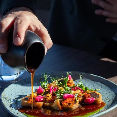 Enter St Elisabeth & 4*