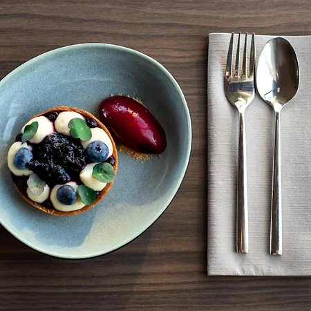 Enter St Elisabeth & Tromsø