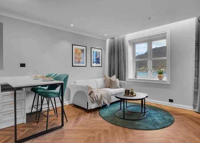 Enter St Elisabeth & Tromsø