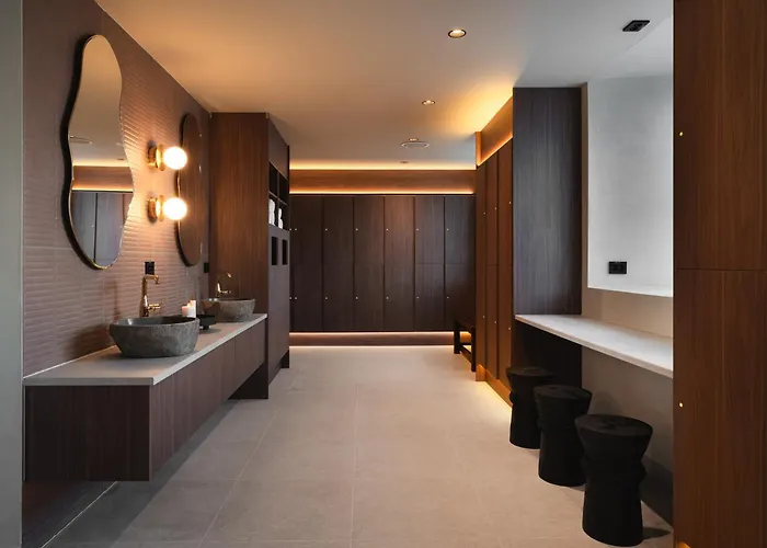 Enter St Elisabeth & Tromsø