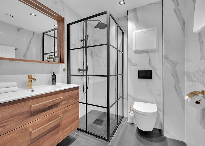 Enter St Elisabeth & Tromsø