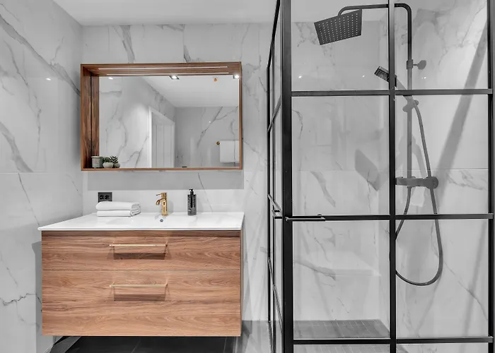 Enter St Elisabeth & Tromsø