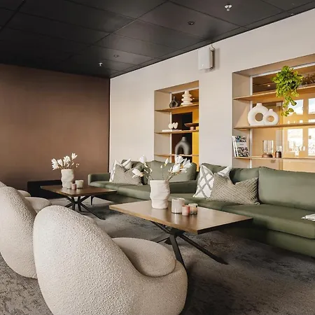 Enter St Elisabeth & Hotel