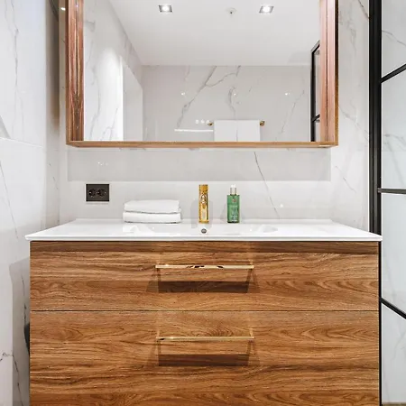 Enter St Elisabeth & 4* Tromsø