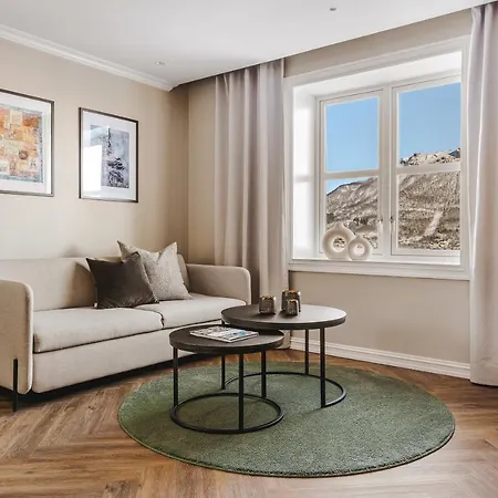 Enter St Elisabeth & Hotel