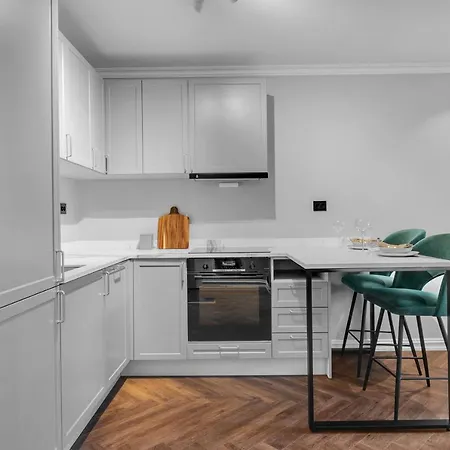 Enter St Elisabeth & Hotel