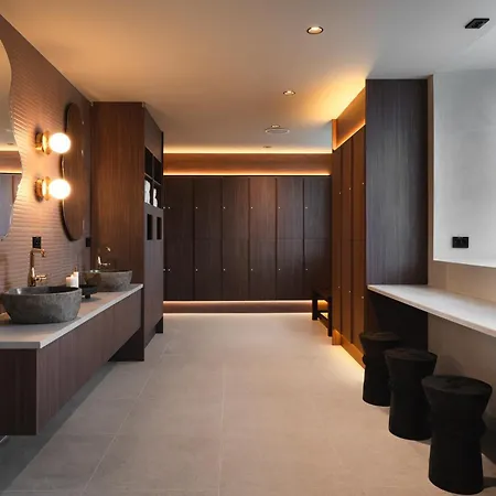 Enter St Elisabeth & Tromsø