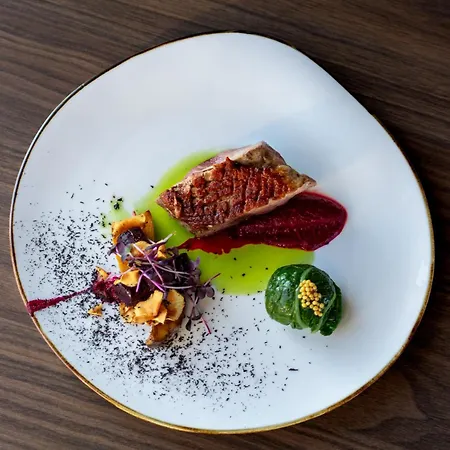 Enter St Elisabeth & Hotel