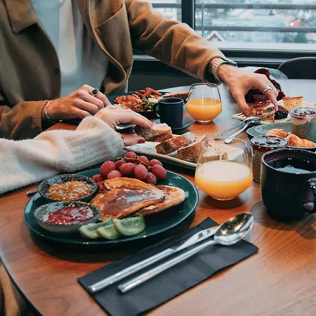 Enter St Elisabeth & Hotel 4*